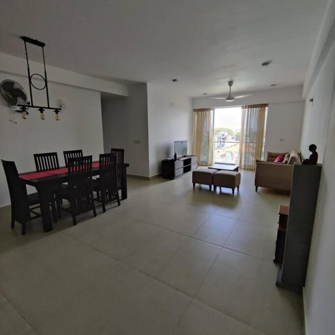 Modern Apartment In Close Proximity To The Beach Colombo Exterior foto