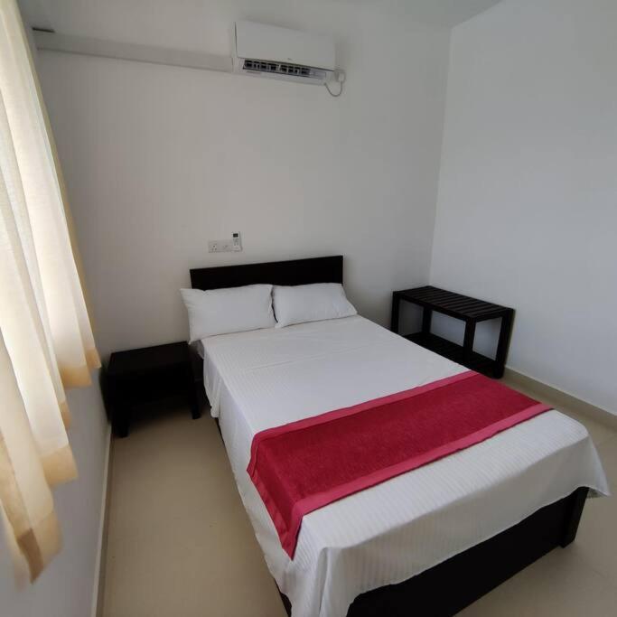Modern Apartment In Close Proximity To The Beach Colombo Exterior foto